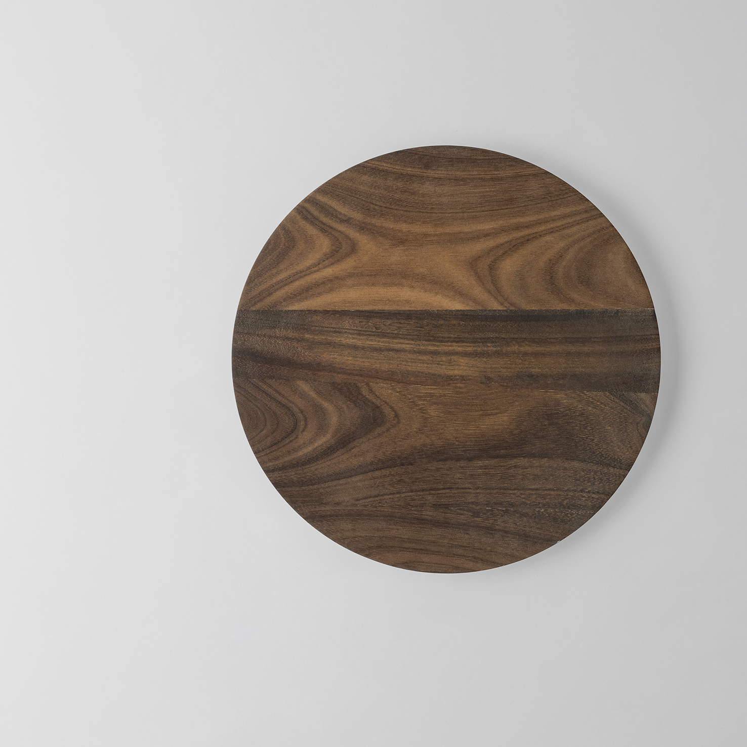 knIndustrie-appetizers-wooden-plate